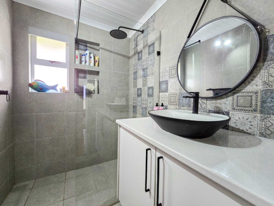 4 Bedroom Property for Sale in Stilbaai Wes Western Cape